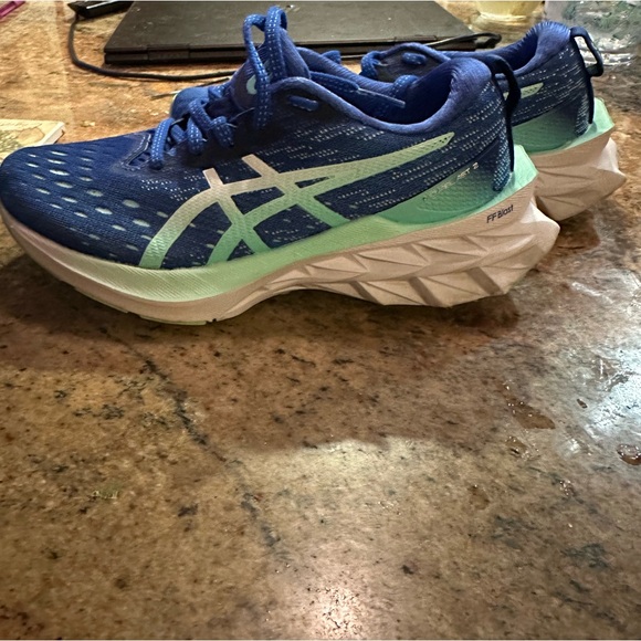 Asics Novablast 2 Women Size 6 Blue 1012B049 Running Shoes Sneakers - Picture 14 of 16